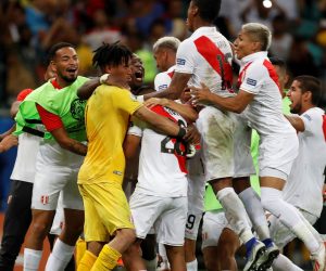 epa07683731 Peruvian players celebrate their qualification to the semifinals during the penalty shoot-out after the Copa America 2019 quarter-finals soccer match between Uruguay and Peru, at Arena Fonte Nova Stadium in Salvador, Brazil, 29 June 2019.  EPA/Joedson Alves