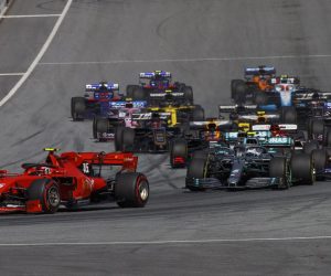 epa07684577 Monaco's Formula One driver Charles Leclerc of Scuderia Ferrari (L) leads the pack of cars during the start of the 2019 Austrian Formula One GP at the Red Bull Ring circuit in Spielberg, Austria, 30 June 2019.  EPA/VALDRIN XHEMAJ