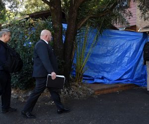 epa07688691 New South Wales Police raid a home in Greenacre, Sydney, Australia, 02 June 2019. Three Sydney men have been arrested over an alleged Islamic State-inspired plot to attack a variety of targets in Australia including embassies and court buildings.  EPA/JOEL CARRETT NO ARCHIVING AUSTRALIA AND NEW ZEALAND OUT