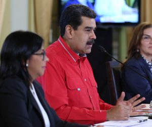 epa07690971 A handout photo made available by Miraflores press shows Venezuela's President Nicolas Maduro (C) speaks during a government event in Caracas, Venezuela, 02 July 2019. Maduro said that the exploratory process to install a dialog with opposition in Noruega shows a positive outcome although the head of Parliament Juan Guaido assured that there are no new encounters planned.  EPA/PRENSA MIRAFLORES HANDOUT  HANDOUT EDITORIAL USE ONLY/NO SALES