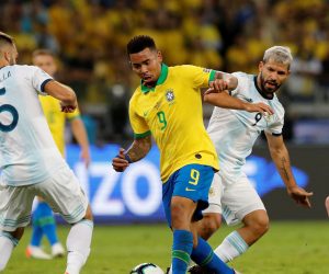 epa07690926 Brazil's Gabriel Jesus (C) in action against Argentina's players German Pezzella (2-L), Sergio Aguero (2-R) and Leandro Paredes (R) during the Copa America 2019 semi-finals soccer match between Brazil and Argentina at Mineirao Stadium in Belo Horizonte, Brazil, 02 July 2019.  EPA/Antonio Lacerda