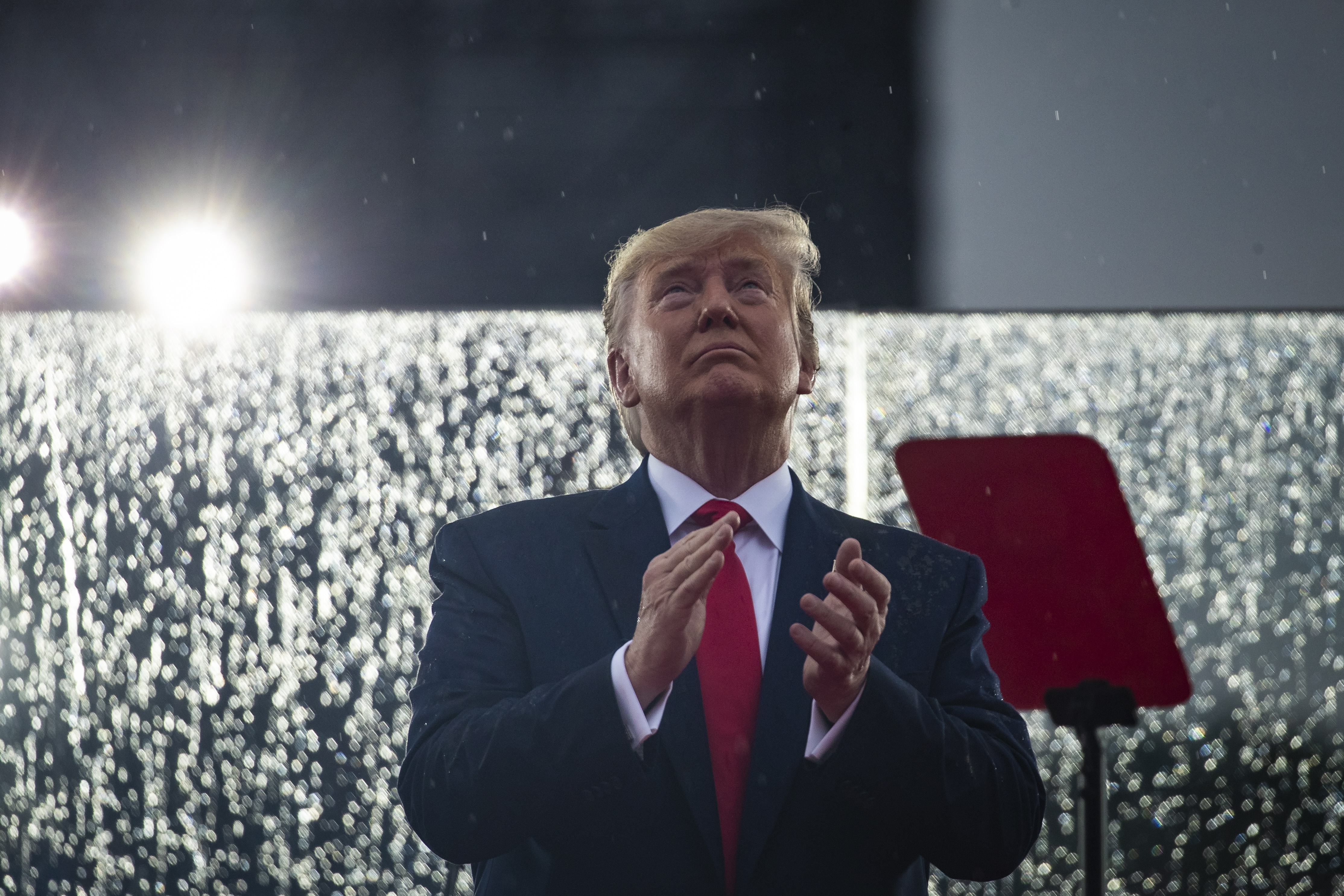 epa07695984 US President Donald Trump attends the Fourth of July celebration event in Washington, DC, USA, 04 July 2019. The 'Salute to America' Fourth of July activities include remarks by US President Donald J. Trump, a parade, military flyovers and fireworks.  EPA/AL DRAGO / POOL