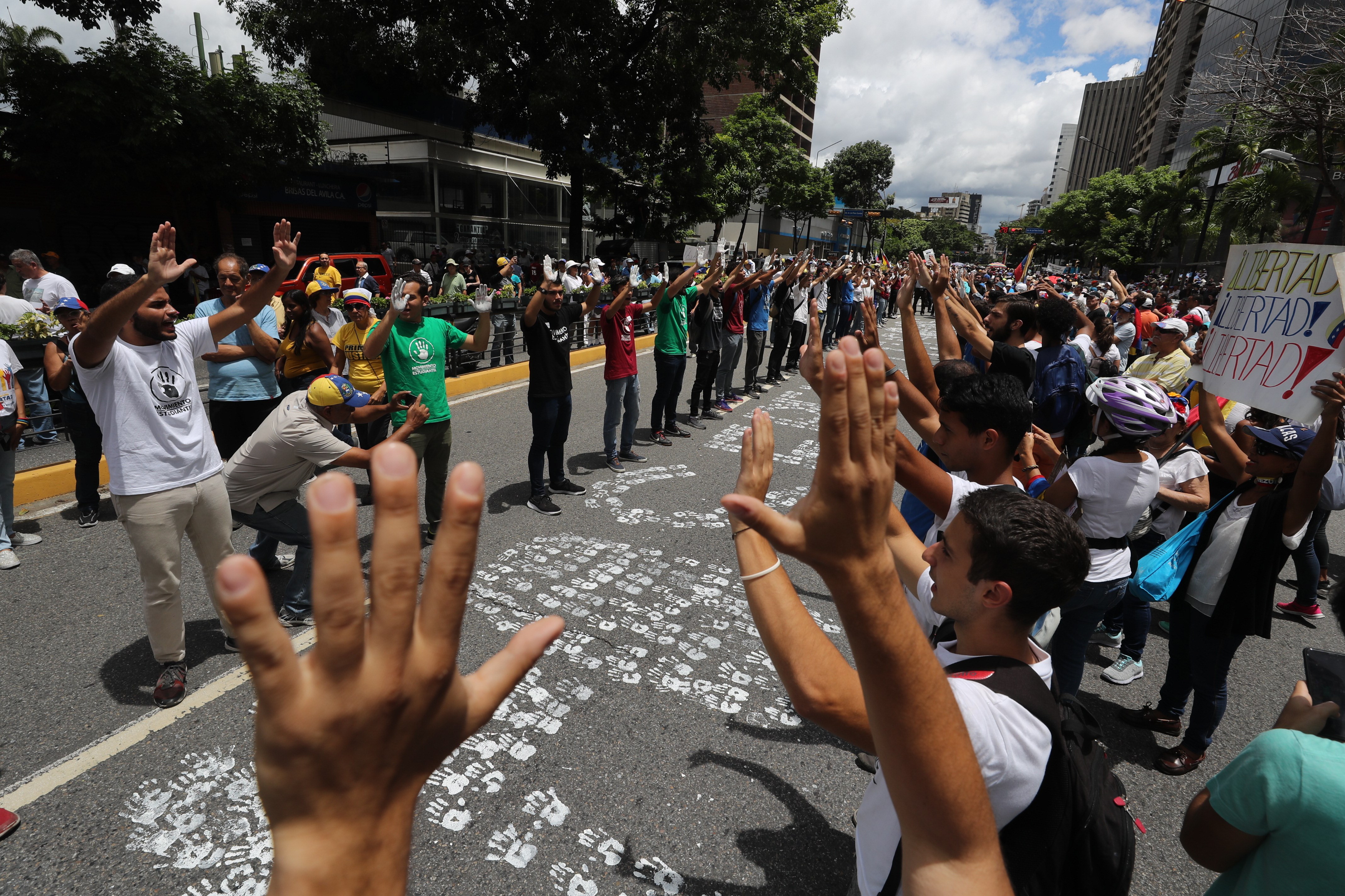 epa07697735 Opposition sympathizers participate in a protest called by Venezuelan National Assembly President Juan Guaido, in Caracas, Venezuela, 05 July 2019. The protesters marched from the headquarters of the United Nations Development Program (UNDP) to the General Agency of Military Counter Intelligence (DGCIM).  EPA/MIGUEL GUTIERREZ