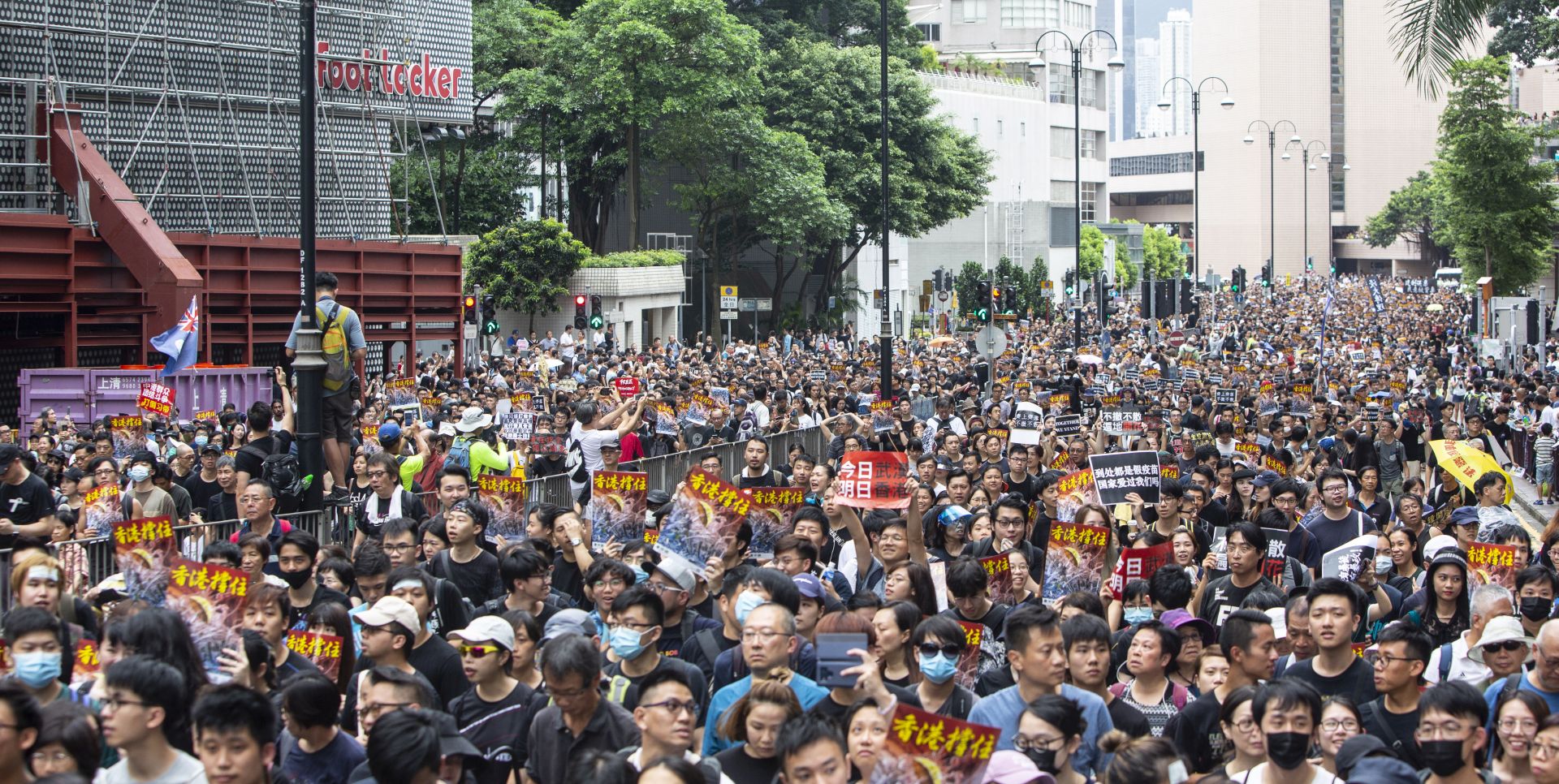 epa07700907 Anti-extradition bill protesters take part in a march to West Kowloon railway station in Hong Kong, China, 07 July 2019. The march aims to spread the spirit of resistance all over the land from Hong Kong Island to Kowloon, and even to Mainland China, according to the organizers.  EPA/CHAN LONG HEI