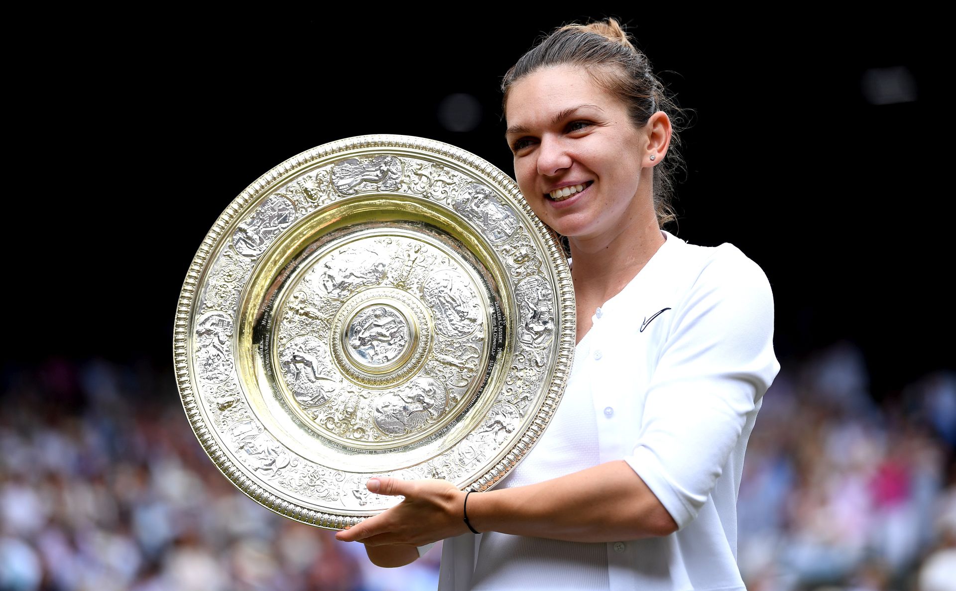 epa07714738 Simona Halep of Romania with the championship trophy as she celebrates her victory over Serena Williams of the US in the women's final of the Wimbledon Championships at the All England Lawn Tennis Club, in London, Britain, 13 July 2019. EPA/Laurence Griffiths / POOL EDITORIAL USE ONLY/NO COMMERCIAL SALES *** Local Caption *** LONDON, ENGLAND - JULY 13: during Day twelve of The Championships - Wimbledon 2019 at All England Lawn Tennis and Croquet Club on July 13, 2019 in London, England. (Photo by Laurence Griffiths/Getty Images)