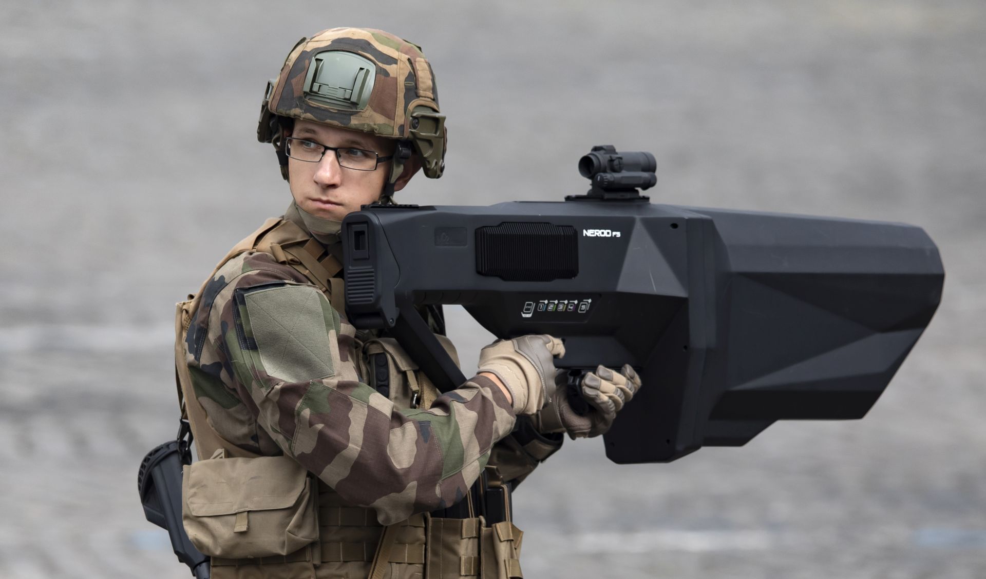 epa07716156 French soldier demonstrates NEROD F5 anti-drone rifle during the annual Bastille Day military parade on the Champs Elysees avenue in Paris, France, 14 July 2019. Bastille Day, the French National Day, is held annually on 14 July to commemorate the storming of the Bastille fortress in 1789.  EPA/IAN LANGSDON