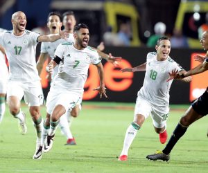 epa07717601 Algeria's Riyad Mahrez  (C) celebrates scoring the winning goal with his team during the 2019 Africa Cup of Nations (AFCON) Semi final soccer match between Algeria and Nigeria in Cairo Stadium in Cairo, Egypt, 14 July 2019.  EPA/KHALED ELFIQI