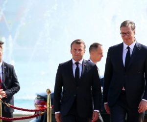 epa07718880 French President Emmanuel Macron (L) and Serbian president Aleksandar Vucic (R) attend a welcome ceremony during his visit in Belgrade, Serbia, 15 July 2019. President Macron is on a two-day state visit to Serbia.  EPA/KOCA SULEJMANOVIC