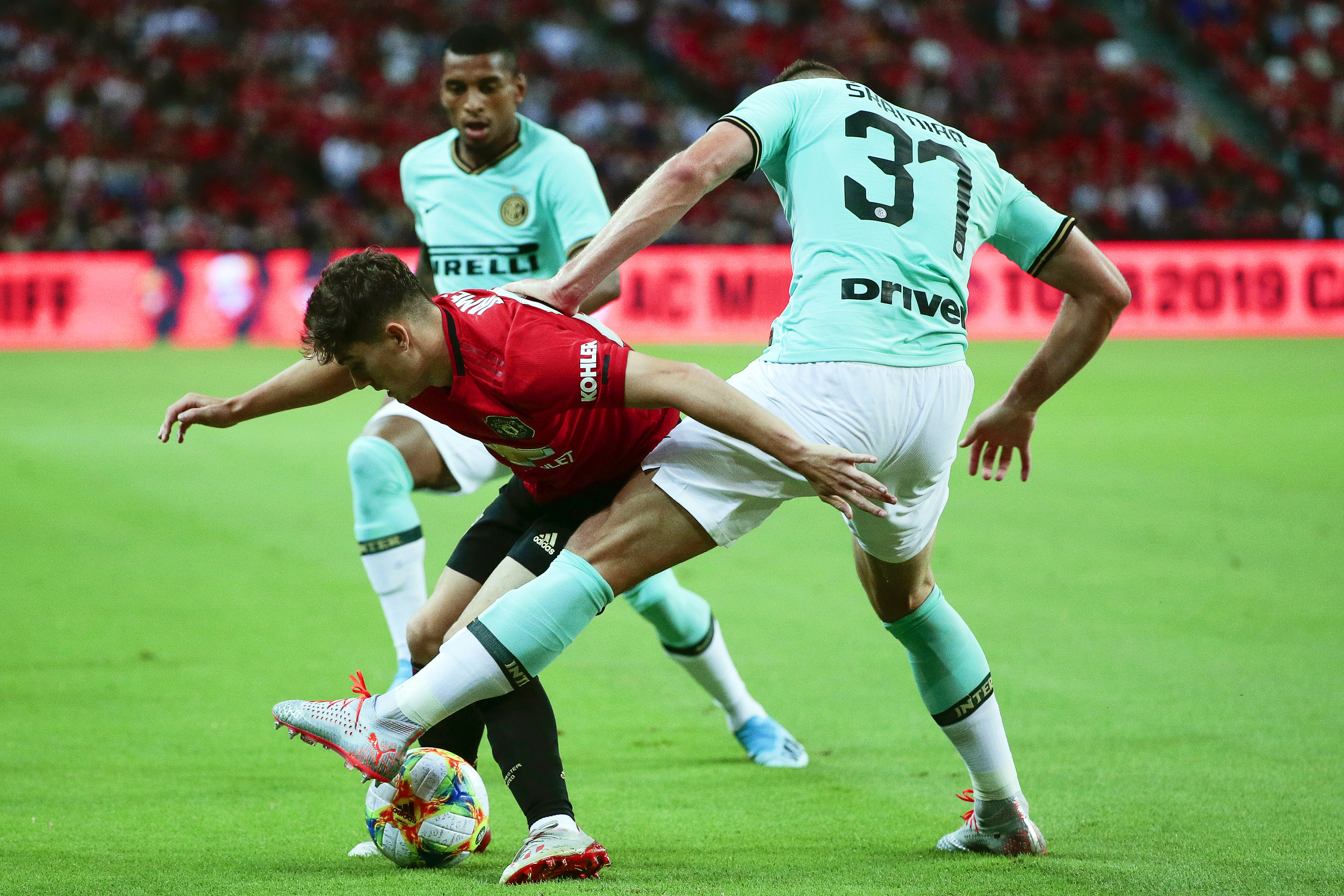 epa07729089 Inter's Milan Skriniar (R) in action against Manchester United's Daniel James (L) during the International Champions Cup soccer match between Manchester United and Inter Milan at the National Stadium in Singapore, 20 July 2019.  EPA/WALLACE WOON