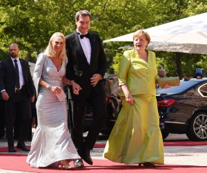 25 July 2019, Bavaria, Bayreuth: German Chancellor Angela Merkel (R) arrives together with Minister President of Bavaria Markus Soeder (C) and his wife Karin Baumueller-Soeder at the beginning of the 2019 Bayreuth Festival 2019, also referred to as the Richard Wagner Festival. Photo: Tobias Hase/dpa