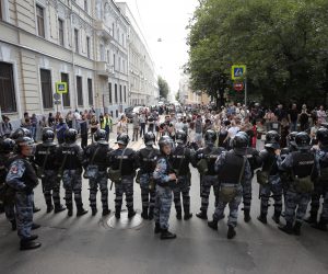epa07744031 Russian riot police block demonstrators during an unauthorized protest near the office of the mayor, in Moscow, Russia, 27 July 2019. Activists and protesters say that Russian election authorities are preventing opposition candidates from running in upcoming municipal elections for the Moscow City Duma, according to reports.  EPA/YURI KOCHETKOV