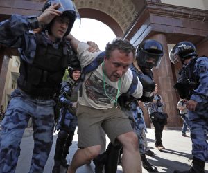 epa07744097 Russian riot police detain a participant of an unauthorized liberal opposition protest near the office of the mayor, in Moscow, Russia, 27 July 2019. Activists and protesters say that Russian election authorities are preventing opposition candidates from running in upcoming municipal elections for the Moscow City Duma, according to reports.  EPA/YURI KOCHETKOV