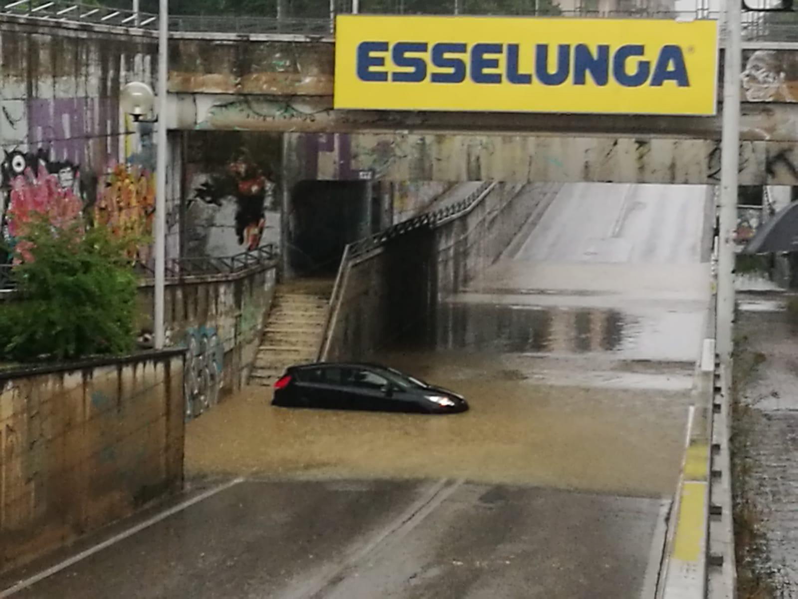 epa07745837 A car stands in a flooded underpass following violent storms that hit Arezzo, Tuscany region, Italy, 28 July 2019.  EPA/ALESSANDRO FALSETTI