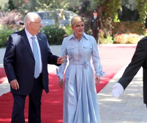 epa07747109 Croatian President Kolinda Grabar-Kitarovic (C-R) with Israeli President Reuven Rivlin (C-L) during an official welcome ceremony at the President's Residence in Jerusalem, Israel, 29 July 2019.  EPA/ABIR SULTAN