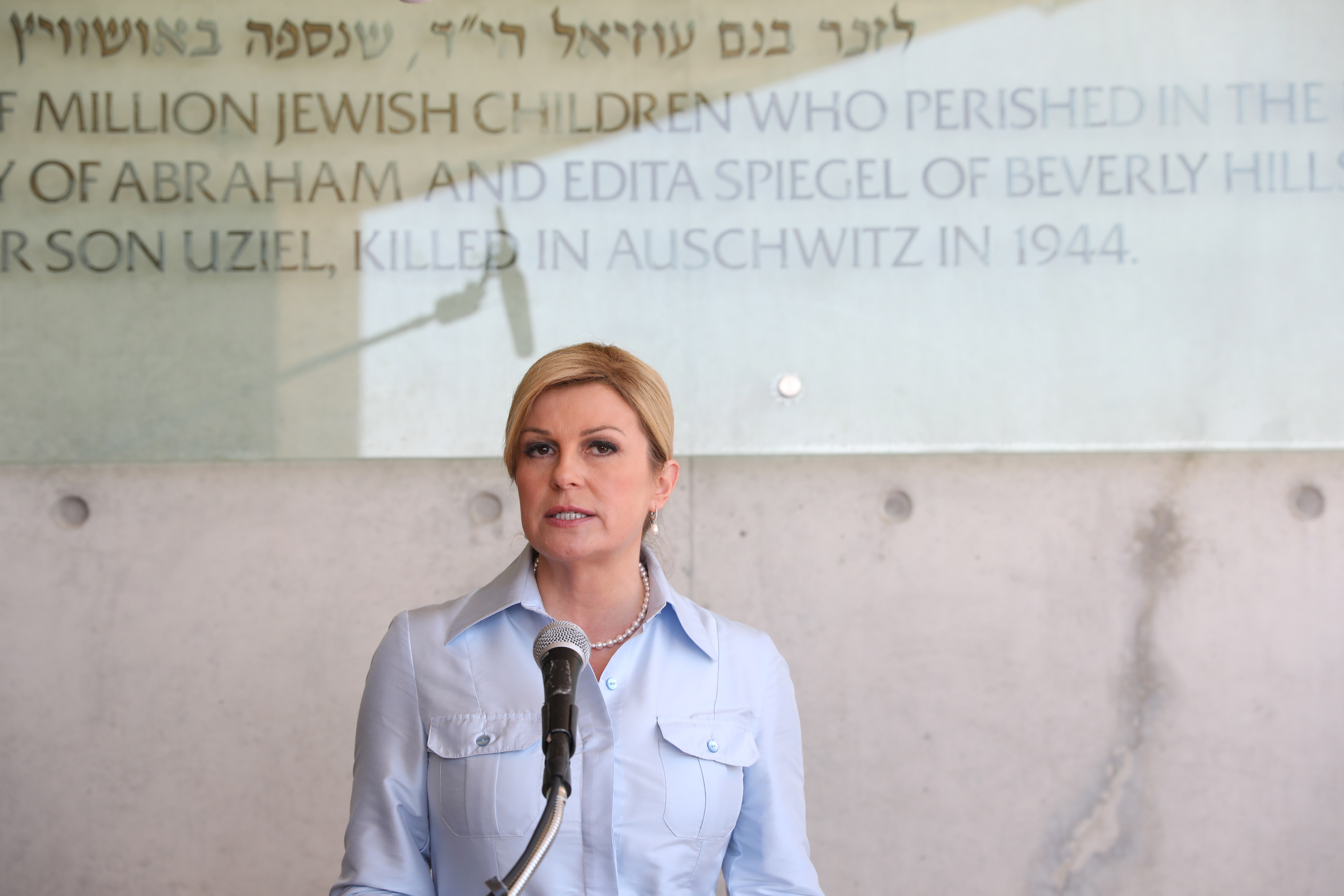 epa07747182 Croatian President Kolinda Grabar-Kitarovic speaks at the signing of the guest book in the Yad Vashem Holocaust memorial museum in Jerusalem, 29 July 2019.  EPA/ABIR SULTAN