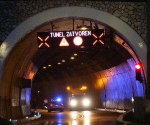 Zagvozd: Zbog prometne nesreće zatvoren tunel sv. Ilija 01.11.2018., Zagvozd - Zbog prometne nesrece zatvoren tunel sv. Ilijja. 
Photo:Ivo Cagalj/PIXSELL