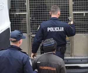 14.05.2019., Cakovec- Policija privodi migrante nakon pruzanja lijecnicke pomoci u Zupanijskoj bolnici Cakovec.
Photo: Vjeran Zganec Rogulja/PIXSELL