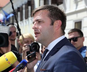 17.07.2019., Zagreb - Odlazak ministara nakon sjednice Uzeg kabineta Vlade RH. Tomislav Coric

Photo: Patrik Macek/PIXSELL