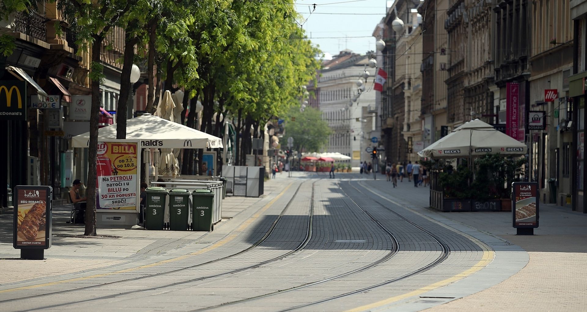 31.07.2016., Zagreb - Zbog velikih vrucina i godisnjih odmora zagrebacke ulice, parkovi i trgovi ostali su prazni ove nedjelje. 
Photo: Goran Stanzl/PIXSELL