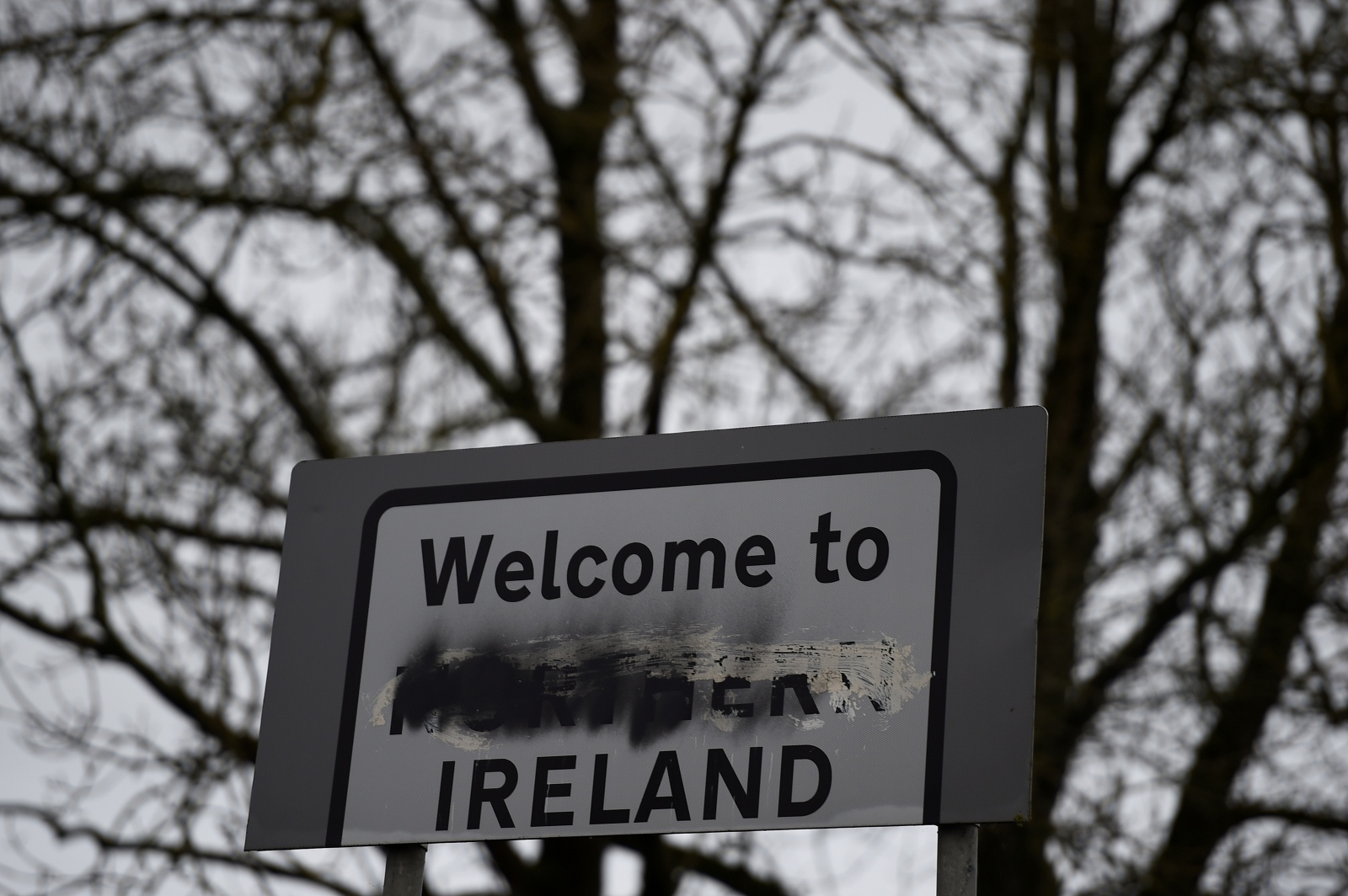 FILE PHOTO: Criss-crossing Irish border, Brexit threatens status quo FILE PHOTO: A defaced 'Welcome to Northern Ireland' sign stands on the border in Middletown, Northern Ireland, December 9, 2017. REUTERS/Clodagh Kilcoyne/File Photo Clodagh Kilcoyne