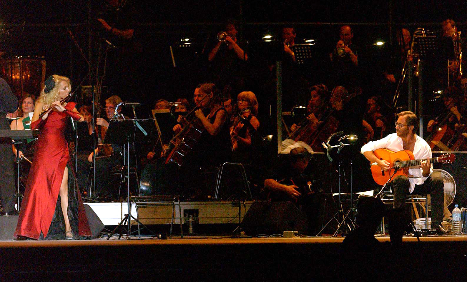 Pula, 31.07.2004 - U pulskoj Areni sinoæ je pred tri tisuæe gledatelja izvedena opera "Carmen", Geogesa Bizeta, u novom glazbenom ruhu, a koautori  (skladatelji) i orkestratori  su  Miklos Malek i Janos Nagy. foto FaH