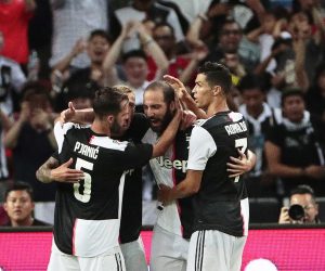 epa07731634 Juventus' Gonzalo Higuain (C) celebrates with his teammates Miralem Pjanic (L) and Cristiano Ronaldo (R) after scoring the 1-1 equalizer during the International Champions Cup (ICC) soccer match between Juventus FC and Tottenham Hotspur at the National Stadium in Singapore, 21 July 2019.  EPA/WALLACE WOON