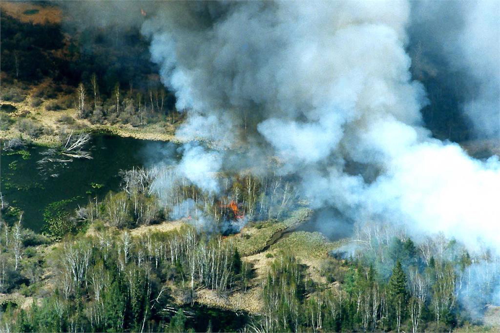 epa07751396 A handout picture made available by the press service of the Federation Service Aviation Forest Protection shows wildfires burning in the taiga, or boreal forest, Krasnoyarsk region, Russia, 01 August 2019. According to the Aerial Forest Protection Service, as of 31 July, wildfires are blazing across nearly 2.8 million hectares (28,000 square kilometers). Russian president Vladimir Putin has reportedly ordered the military to join efforts to put out the various fires.  EPA/RUSSIAN FEDERATION SERVICE AVIATION FOREST PROTECTION / HANDOUT MANDATORY CREDIT BEST QUALITY AVAILABLE HANDOUT EDITORIAL USE ONLY/NO SALES