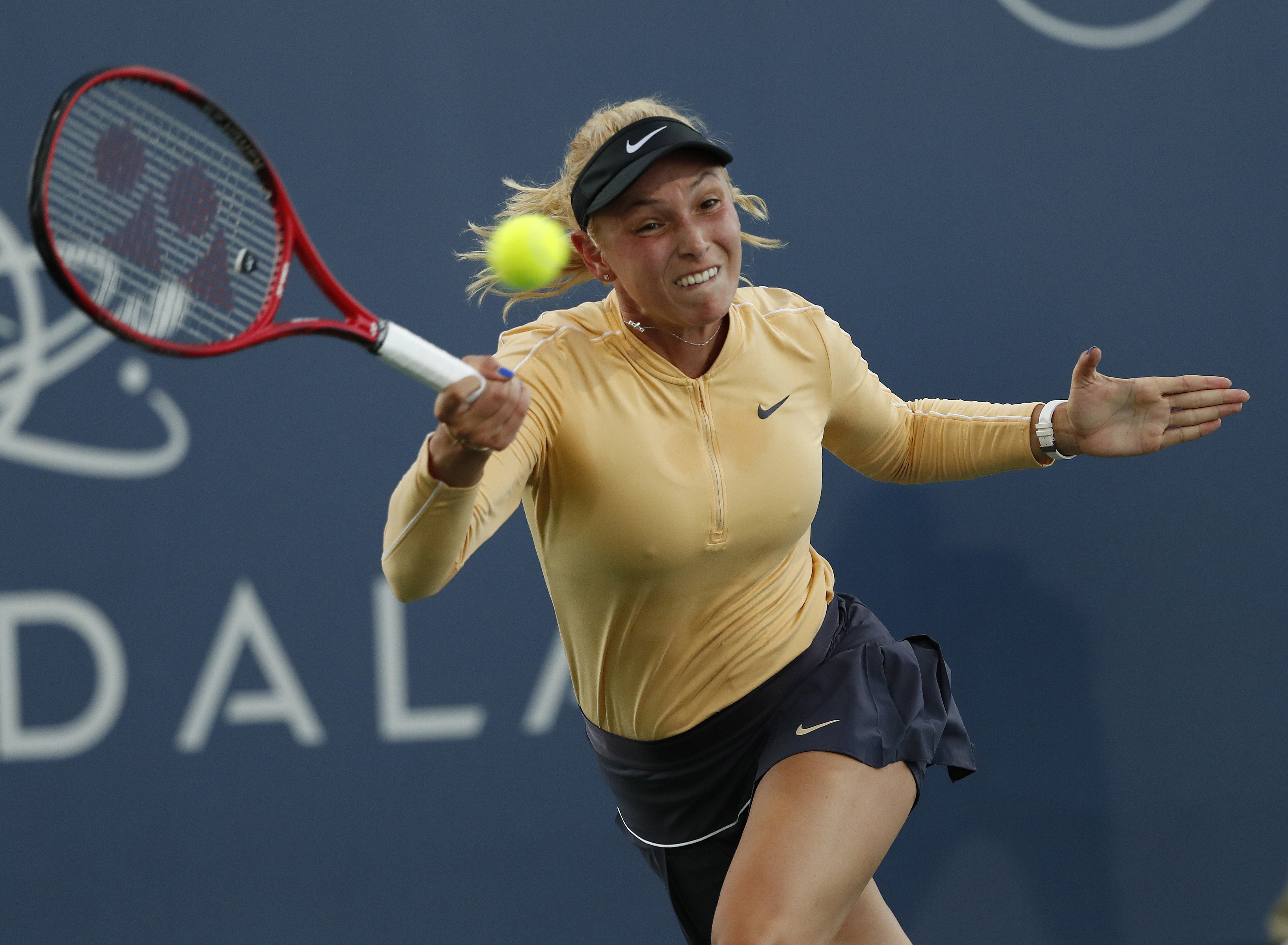 epa07752831 Donna Vekic of Croatia in action against Victoria Azarenka of Belarus during the Silicon Valley Classic tennis tournament at San Jose State University in San Jose, California, USA, 01 August 2019.  EPA/JOHN G. MABANGLO