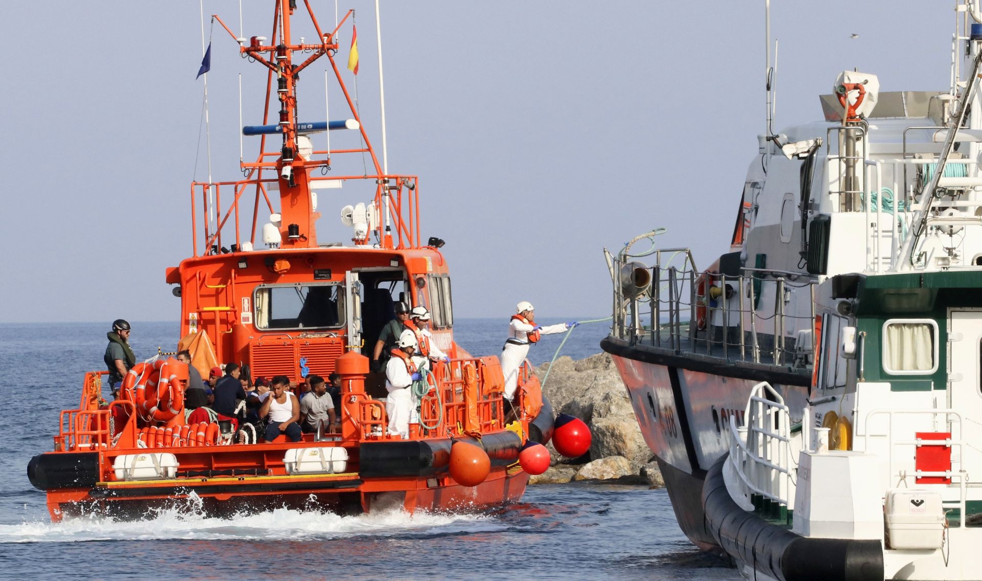 epa07755361 Maritime Rescue transfers 27 migrants to the port of Almeria after they were rescued from two boats in the Alboran Sea, in Almeria, Spain, 03 August 2019. One woman and three children were among the group that was rescued.  EPA/RICARDO GARCIA