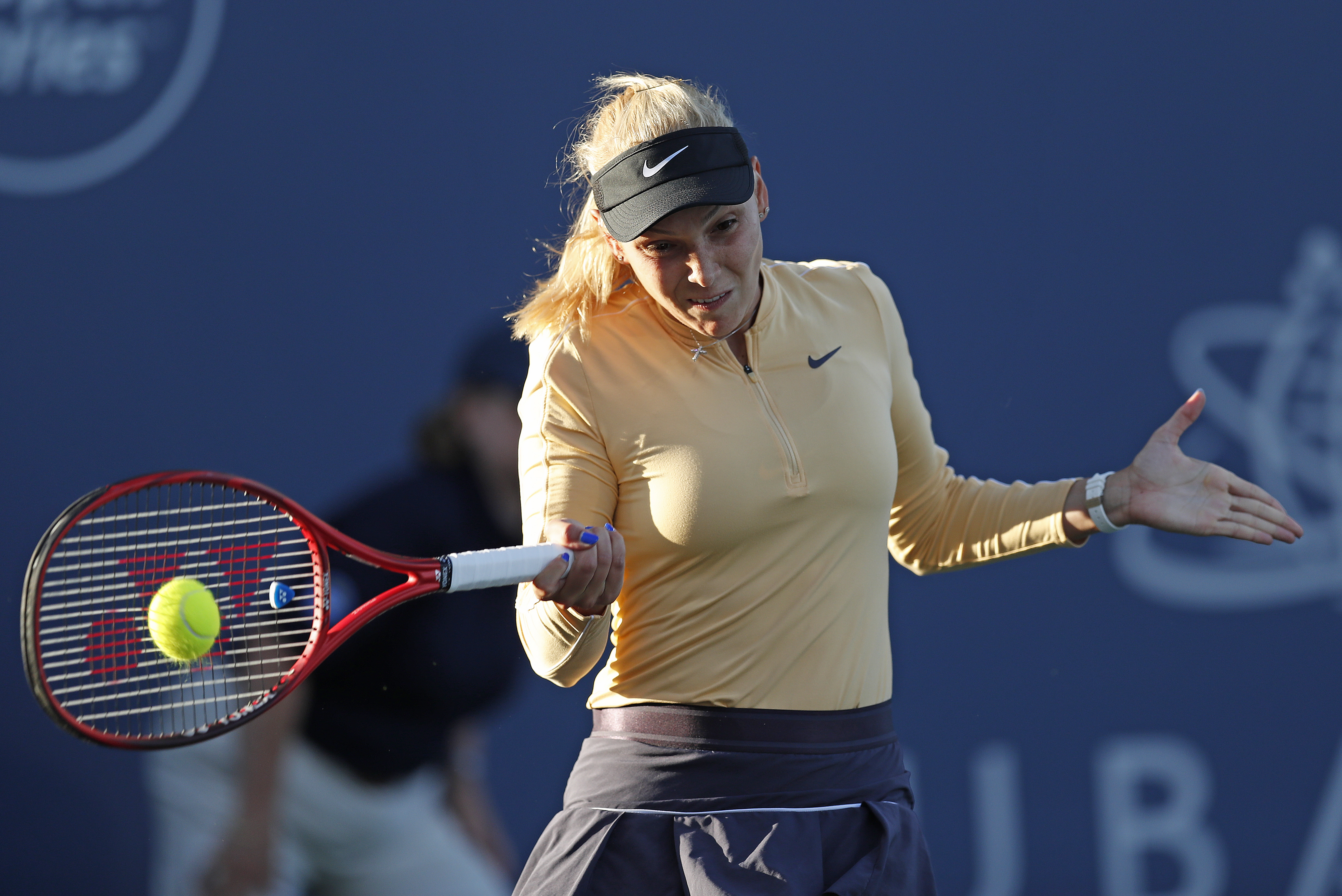 epa07755678 Donna Vekic of Croatia in action against Aryna Sabalenka of Belarus during a women's semifinal match at the Silicon Valley Classic tennis tournament in San Jose, California, USA, 03 August 2019.  EPA/JOHN G. MABANGLO