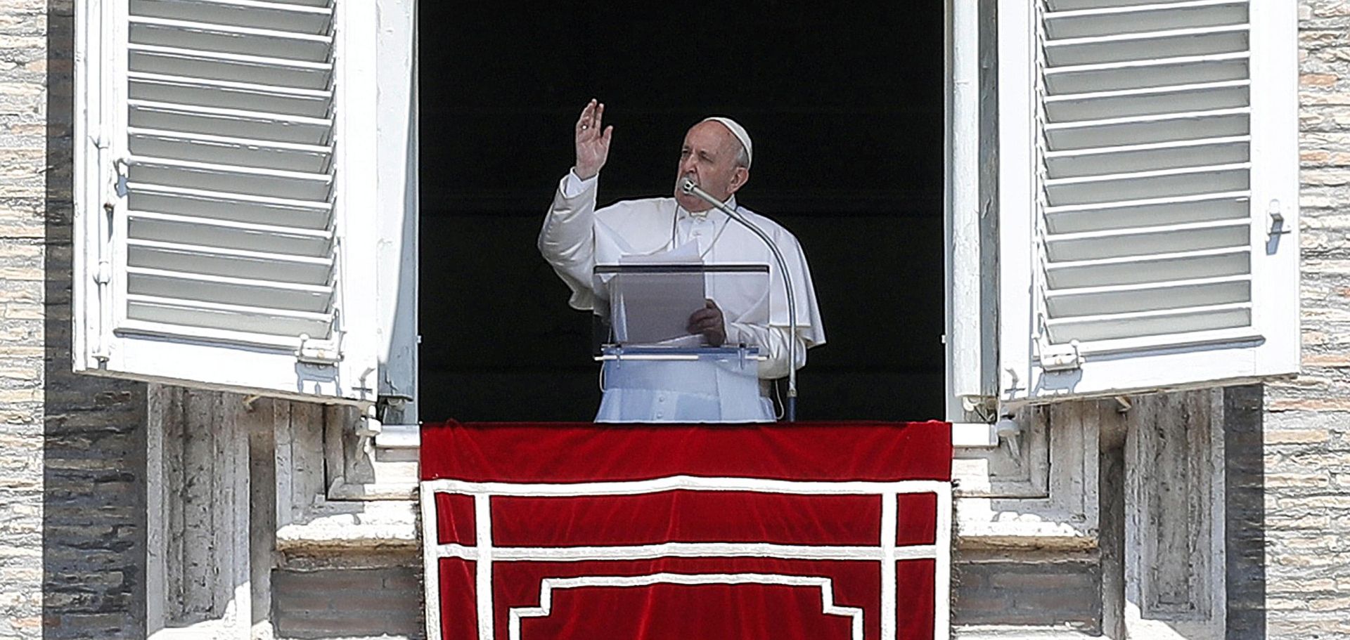 epa07755955 Pope Francis delivers his message during the Angelus prayer in St. Peter's Square, Vatican, 04 August 2019.  EPA/RICCARDO ANTIMIANI