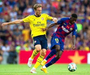 epa07756900 FC Barcelona's Ousmane Dembele (R) in action against Arsenal's Nacho Monreal (L) during the Joan Gamper Trophy soccer match between FC Barcelona and Arsenal FC at Camp Nou in Barcelona, Spain, 04 August 2019.  EPA/ENRIC FONTCUBERTA