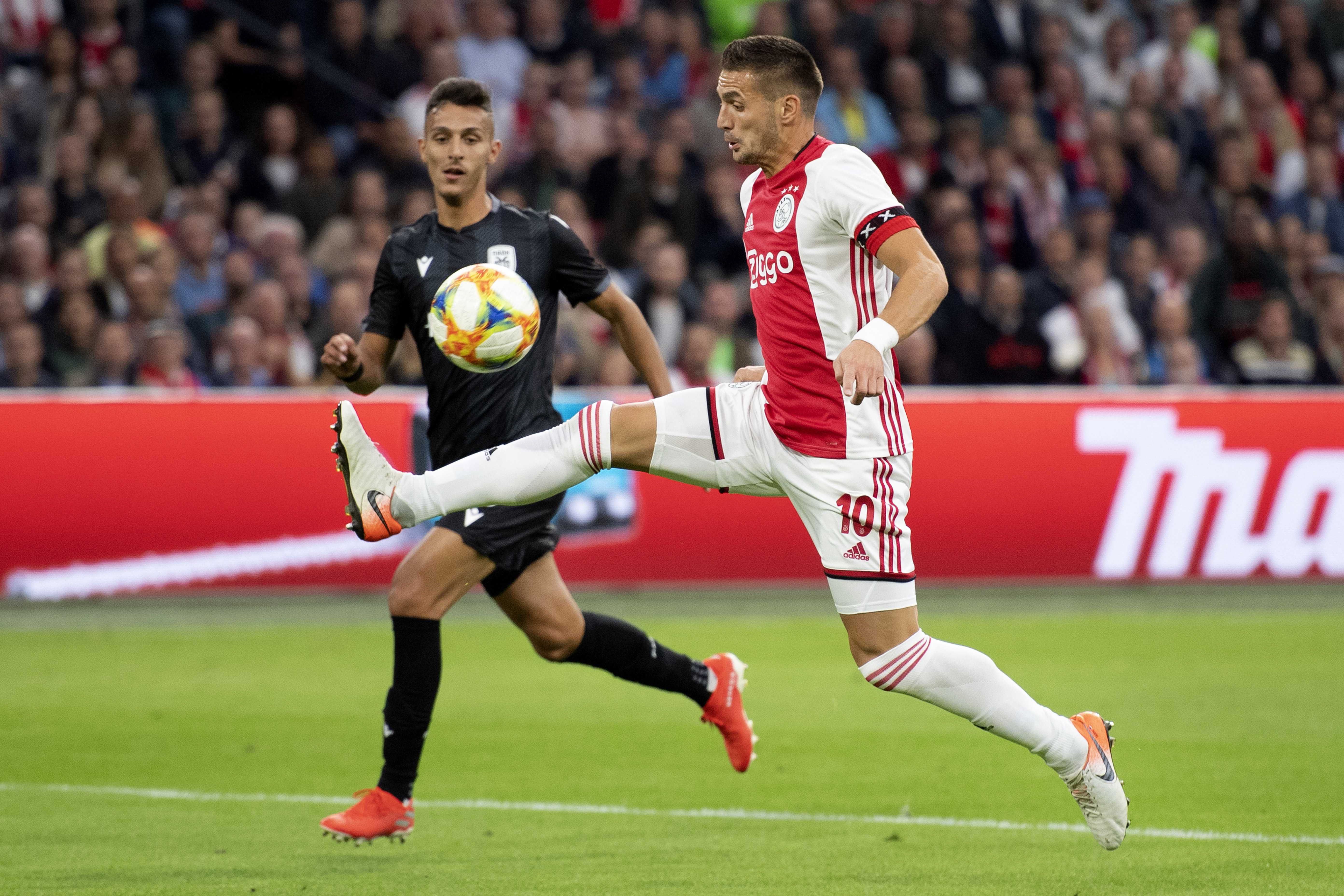 epa07771862 Dusan Tadic of Ajax Amsterdam (R) in action with Dimitris Giannoulis of PAOK Saloniki during the UEFA Champions League third qualifying round, second leg soccer match between Ajax Amsterdam and PAOK Saloniki, in Amsterdam, The Netherlands, 13 August 2019.  EPA/OLAF KRAAK