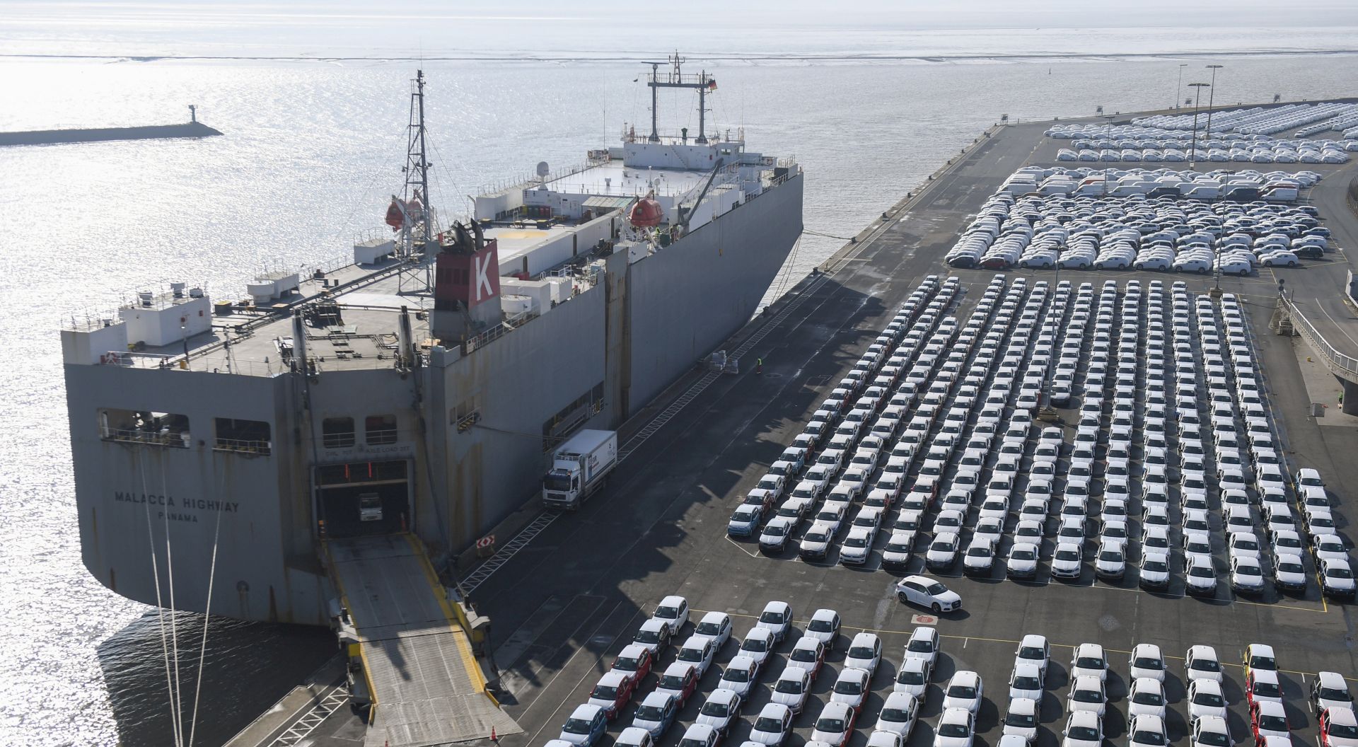 epa07772470 (FILE) - Volkswagen cars for export wait for shipping at the port in Emden, Germany, 09 March 2018 (reissued 14 August 2019). Germany's Federal Statistical Office (Statistisches Bundesamt) announced on 14 August 2019 that the country's gross domestic product (GDP) grew by 0.4 percent in the first quarter of 2019, shrinking by 0.1 percent compared to the previous quarter. Official data showed a decline in exports, amid concerns of a global slowdown.  EPA/DAVID HECKER *** Local Caption *** 54854697
