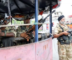 epa07772670 Indian paramilitary soldiers stand guard near barricade in Jammu, the winter capital of Kashmir, India, 14 August 2019. The Indian government on 05 August moved a resolution in the parliament that removed the special constitutional status granted to the disputed Kashmir region. The Indian Kashmir region has been under heavy lockdown since then and security is on the high alert ahead of Independence Day celebrations across the country.  EPA/JAIPAL SINGH