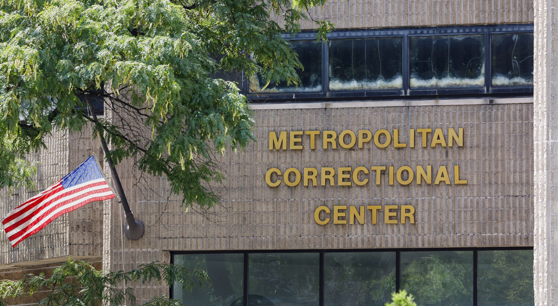 epa07775261 A view of the Metropolitan Correctional Center, the prison where the US financier Jeffrey Epstein was found dead in his jail cell on 10 August 2019, in New York, New York, USA, 15 August 2019. An autopsy report released today by New York City’s chief medical examiner indicated that Epstein had broken bones in his neck that sometimes are connected to a suicide, but are more common in victims of strangulation.  EPA/JUSTIN LANE