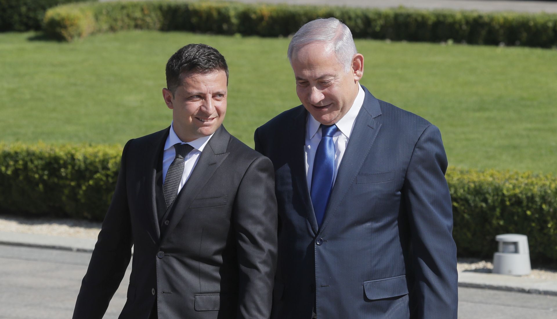 epa07780234 Ukrainian President Volodymyr Zelensky (L) and Israeli Prime Minister Benjamin Netanyahu (R) attend their meeting at the Mariinskiy Palace in Kiev, Ukraine, 19 August 2019. Benjamin Netanyahu is on a two-day official visit to Kiev to meet with top Ukrainian officials.  EPA/SERGEY DOLZHENKO