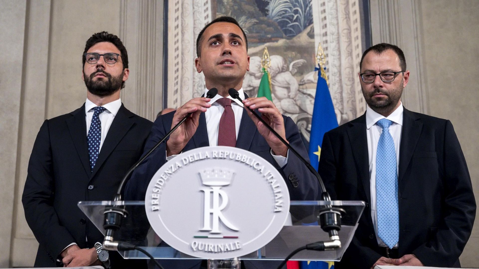 epa07786174 Italian Deputy Premier, Labour Minister and Five Star Movement (M5S) leader Luigi Di Maio Luigi Di Maio (C) addresses the media after a meeting with Italian President Sergio Mattarella at the Quirinale Palace for the first round of formal political consultations following the resignation of Prime Minister Giuseppe Conte, in Rome, Italy, 22 August 2019.  EPA/ANGELO CARCONI