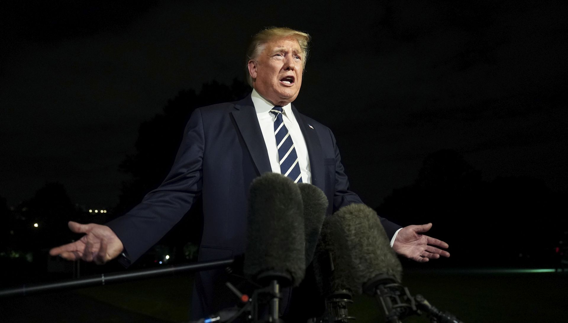 epa07789406 President of the United States Donald J. Trump speaks with members of the media as he departs the White House, en route to Joint Base Andrews, in Washington, DC, USA, 23 August 2019. Trump is traveling to the 45th G7 summit in Biarritz, France.  EPA/LEIGH VOGEL / POOL