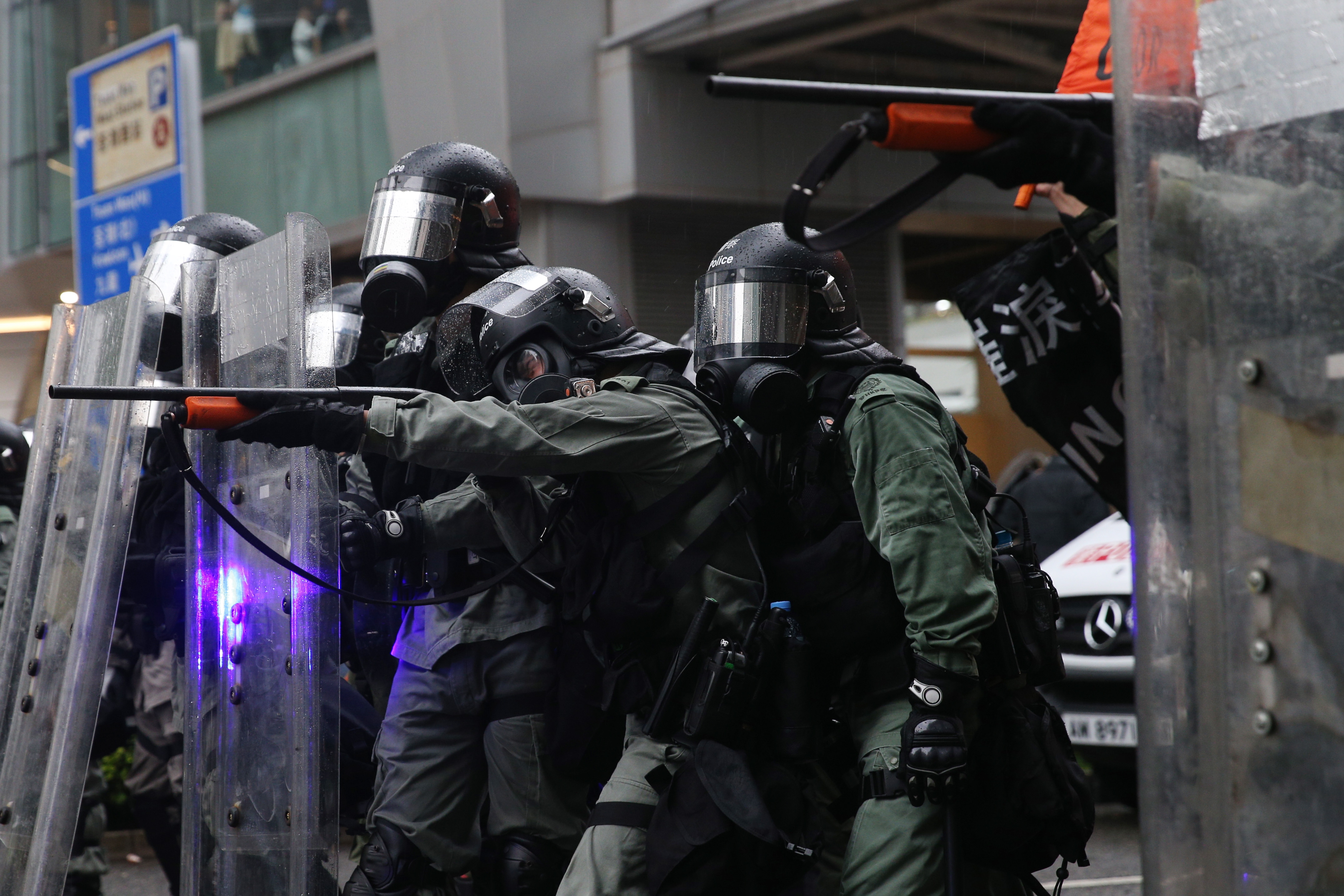 epa07792157 Riot police aim their guns as protesters take part in an anti-government rally in Kwai Fung and Tsuen Wan, Hong Kong, China, 25 August 2019. The protests were triggered last June by an extradition bill to China, now suspended, and evolved into a wider anti-government movement with no end in sight.  EPA/JEROME FAVRE