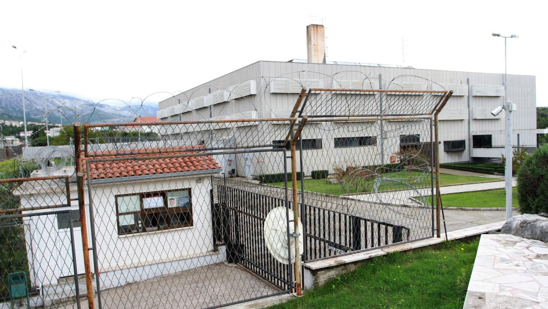 15.10.2015., Split, Dracevac - Okruzni zatvor Split na Bilicama. Ulaz.
Photo: Miranda Cikotic/PIXSELL