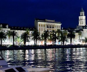24.8.2015., Split - Nocni motivi grada Splita koji je jos uvijek pun turista a grad zivi punim plucima. 
Photo: Marko Prpic/PIXSELL