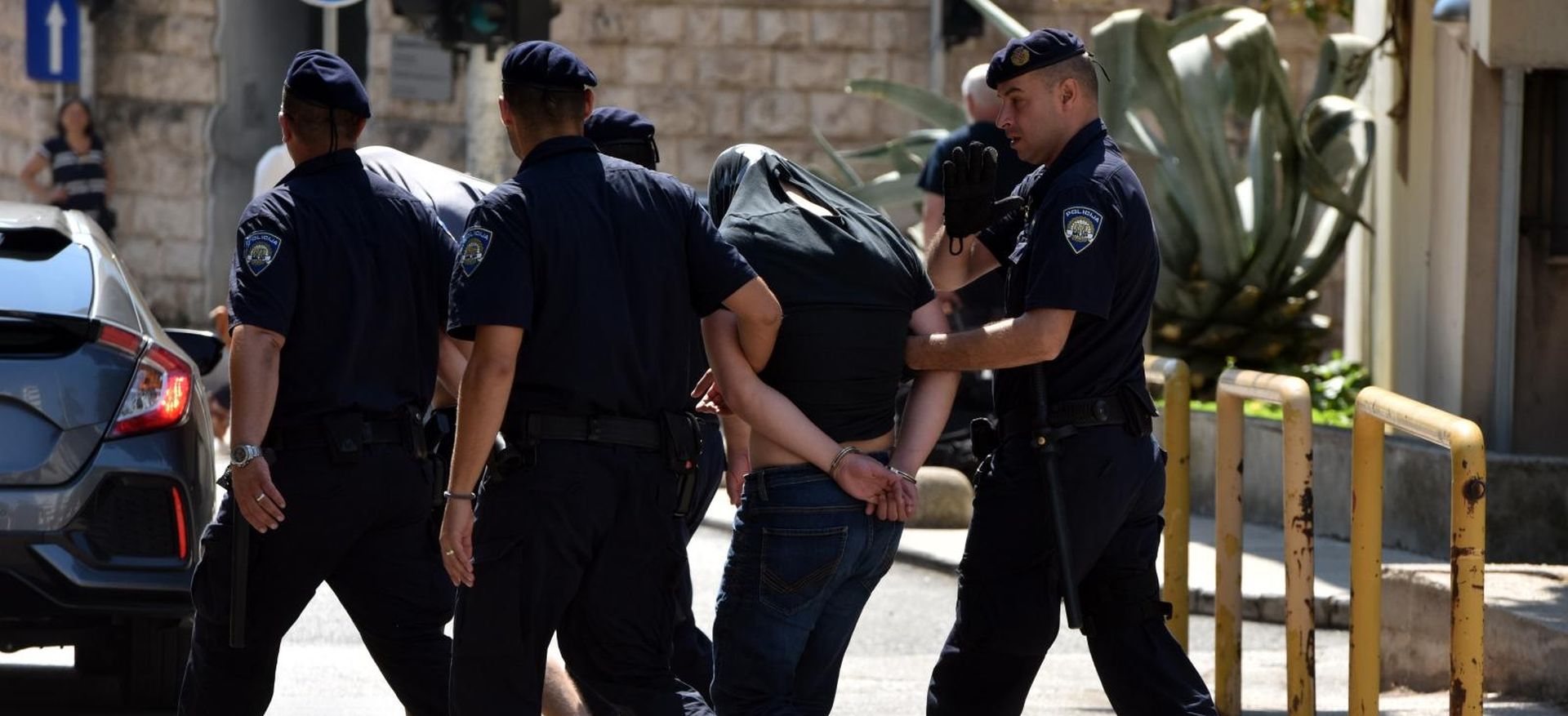 28.08.2019., Sibenik - Privodjenje osumnjicenih u policijsku postaju u Sibeniku. Photo: Hrvoje Jelavic/PIXSELL