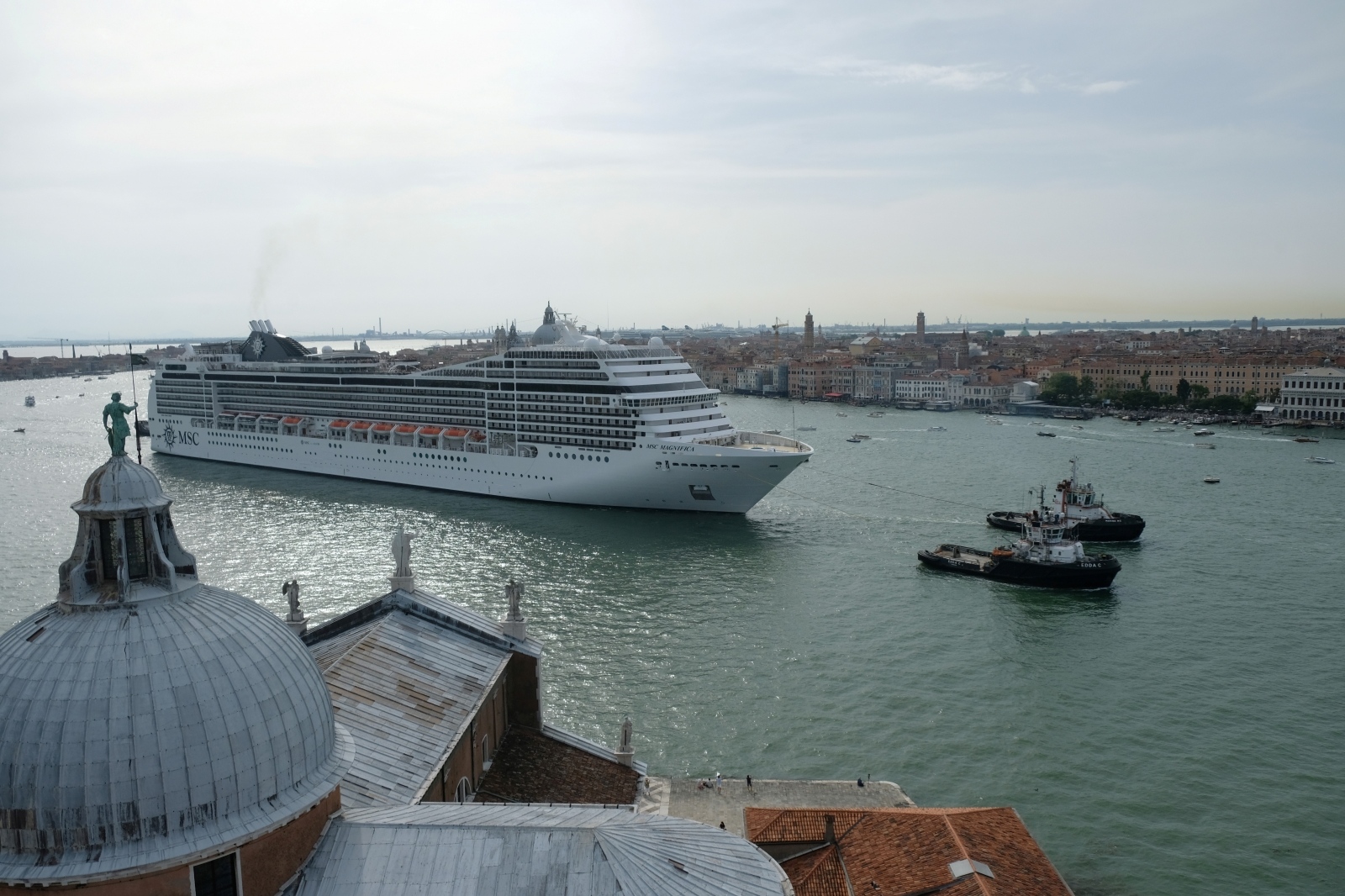 MSC Magnifica cruise ship passes in the Giudecca Canal in Venice MSC Magnifica cruise ship passes in the Giudecca Canal in Venice, Italy June 9, 2019. REUTERS/Manuel Silvestri MANUEL SILVESTRI