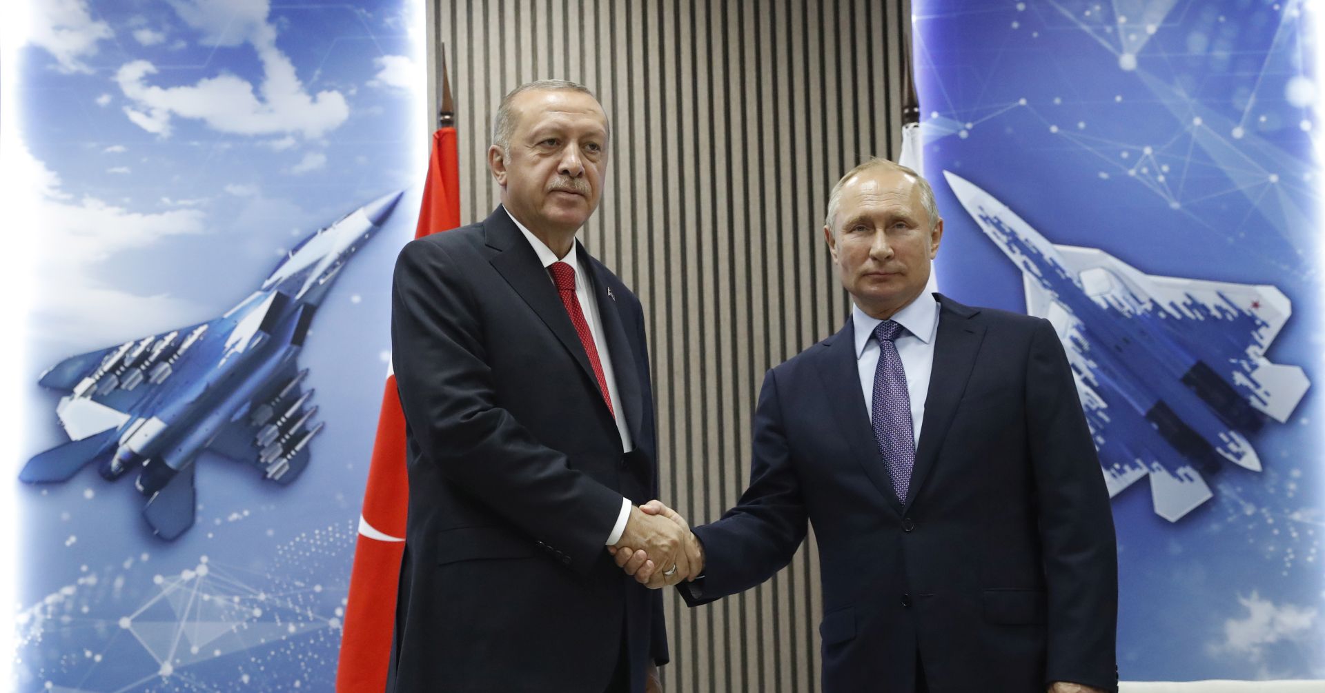 epa07797282 Russian President Vladimir Putin (R) and Turkish President Recep Tayyip Erdogan (L) shake hands during their meeting on the sidelines of the MAKS-2019 International Aviation and Space Salon in Zhukovsky outside Moscow, Russia, 27 August 2019. Turkish President is on a short working visit in Russia.  EPA/MAXIM SHIPENKOV / POOL