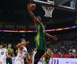 epa07809461 Christiano Felicio (C) of Brazil in action during the FIBA Basketball World Cup 2019 group F match between New Zealand and Brazil in Nanjing, China, 01 September 2019.  EPA/FAZRY ISMAIL