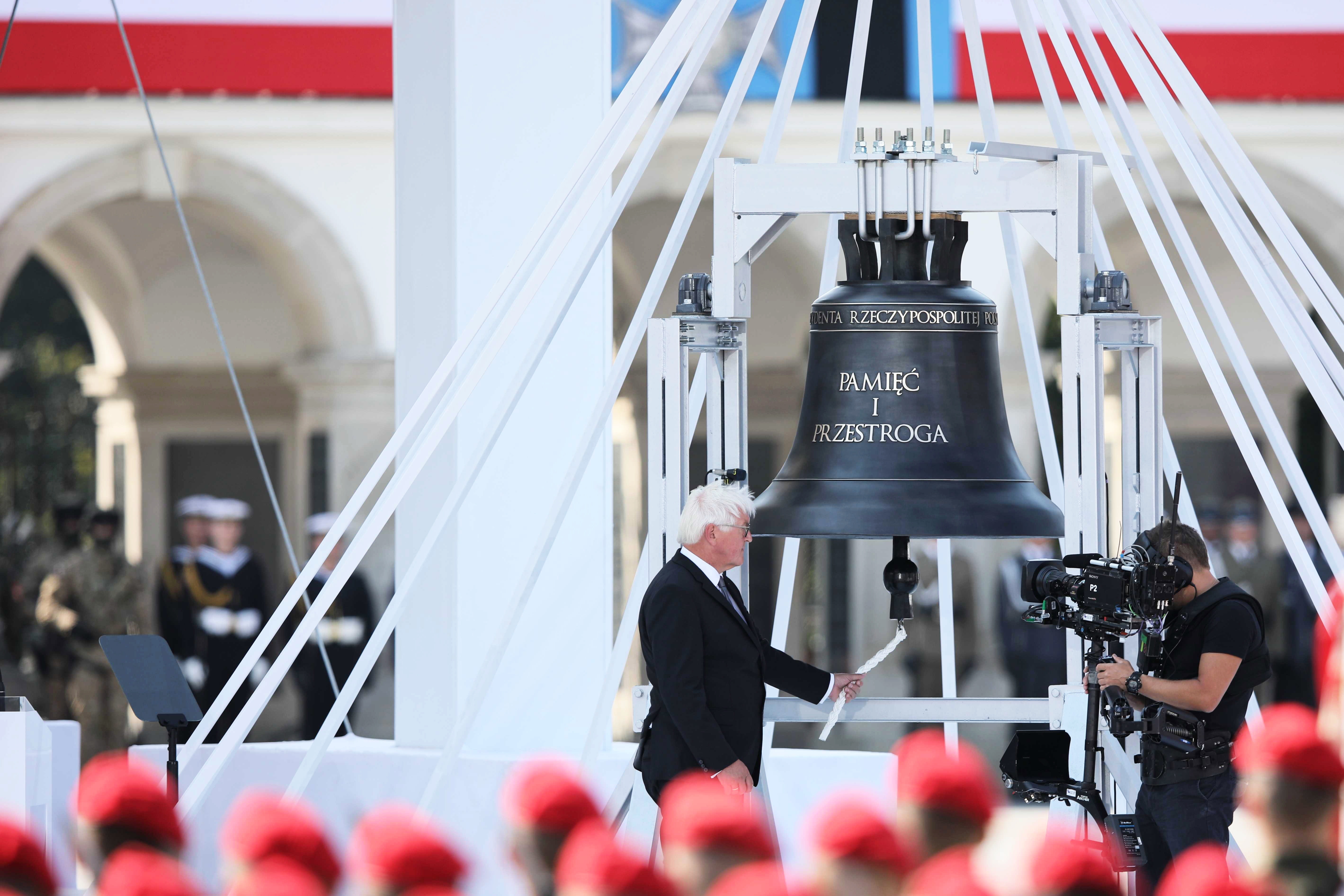 epa07809830 German President Frank-Walter Steinmeier rings the Bell of Memory and Warning during the ceremony marking 80th anniversary of World War II outbreak at the Pilsudski Square in Warsaw, Poland, 01 September 2019. The Luftwaffe attack on the Polish city of Wielun in the early morning of 01 September 1939 marked the beginning of World War II. A few minutes later, the German battleship SMS Schleswig-Holstein bombarded the Gdansk Westerplatte.  EPA/LESZEK SZYMANSKI POLAND OUT