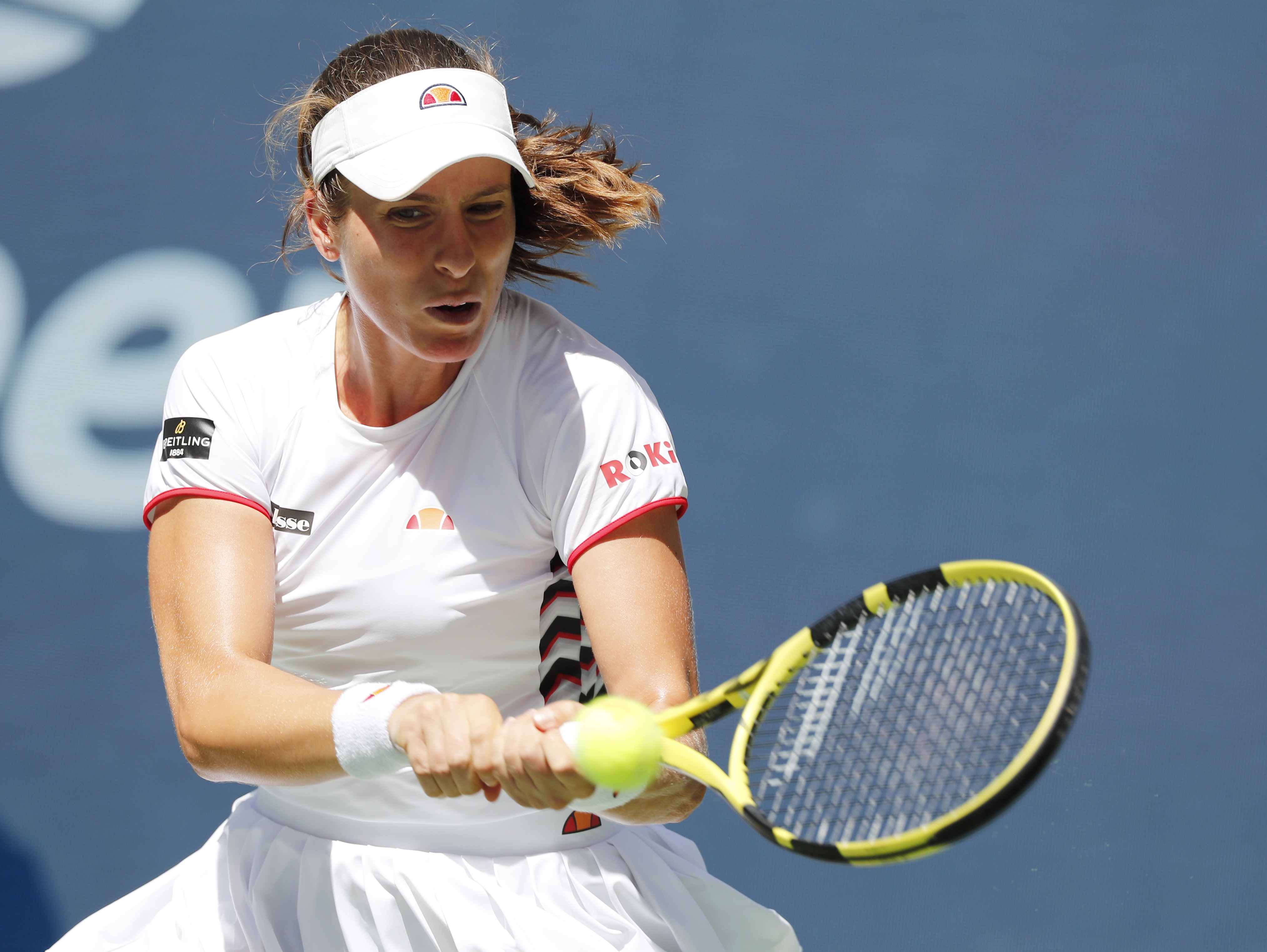 epa07815158 Johanna Konta of Great Britain hits a return to Elina Svitolina of Ukraine during their quarter-finals round match on the ninth day of the US Open Tennis Championships the USTA National Tennis Center in Flushing Meadows, New York, USA, 03 September 2019. The US Open runs from 26 August through 08 September.  EPA/JUSTIN LANE