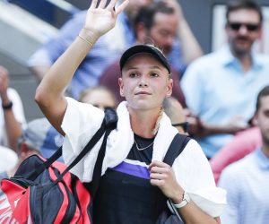 epa07817587 Donna Vekic of Croatia waves to the crowd after losing to Belinda Bencic of Switzerland during their match on the tenth day of the US Open Tennis Championships the USTA National Tennis Center in Flushing Meadows, New York, USA, 04 September 2019. The US Open runs from 26 August through 08 September.  EPA/JUSTIN LANE