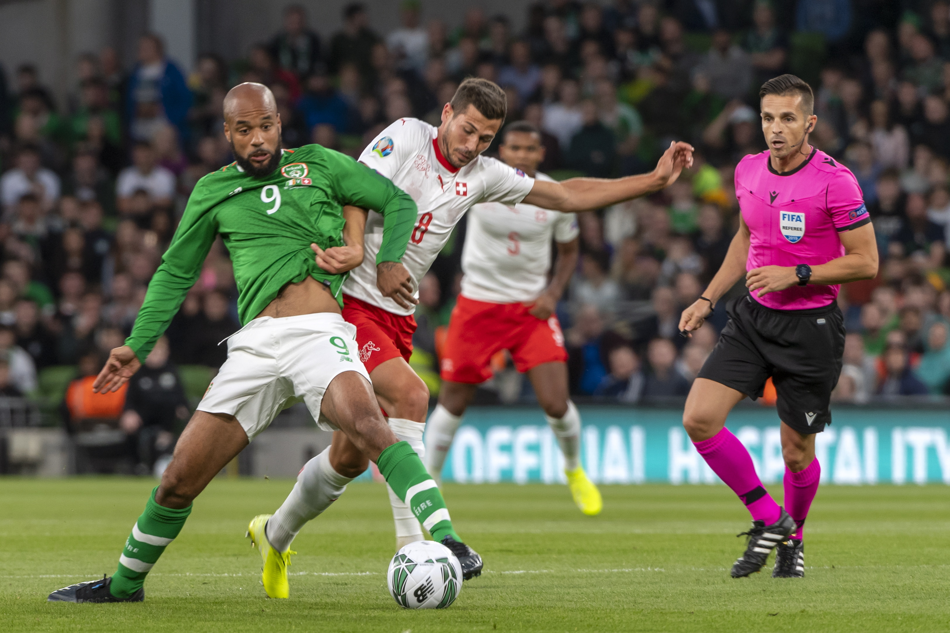 epa07820785 Ireland's David McGoldrick (L) fights for the ball against Switzerland's Remo Freuler during the UEFA Euro 2020 qualifying Group D soccer match between Ireland and Switzerland at the Aviva stadium in Dublin, Ireland, 05 September 2019.  EPA/GEORGIOS KEFALAS